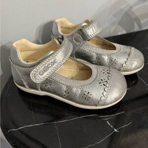 Geox girls toddler silver shoes sz 6.5T EUC retail $139